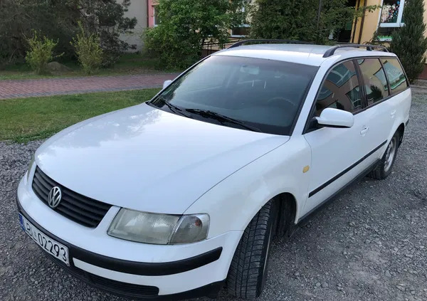 samochody osobowe Volkswagen Passat cena 3500 przebieg: 541990, rok produkcji 1999 z Sieradz